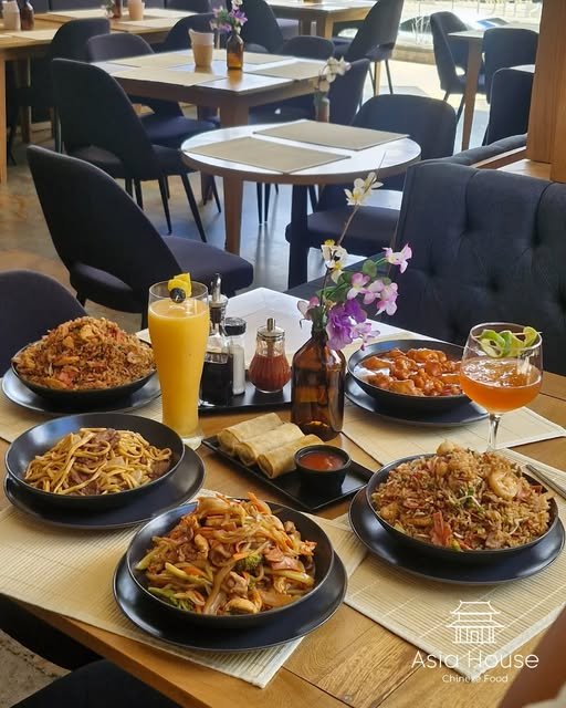 Ambiente del restaurante Asia House en El Poblado, Medellín